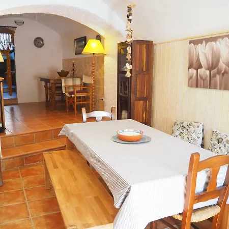 House In Near The Beach For 10 People Holiday home