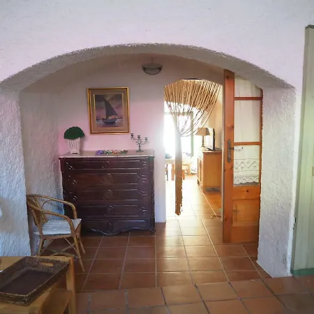 House In Near The Beach For 10 People