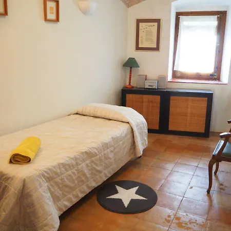 House In Near The Beach For 10 People Holiday home *